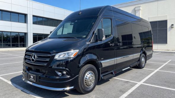 10 passenger sprinter van independence
