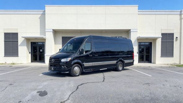 15 passenger sprinter van independence